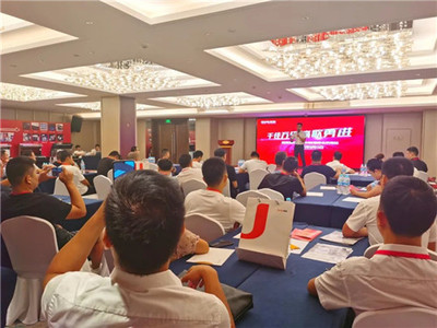 佳歌集成灶八月峰會首站告捷，濟南財富峰會滿帆啟航，引領建材家居新潮流